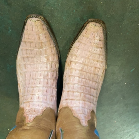 Pink alligator Virgen de Guadalupe western boots - Picture 4 of 9
